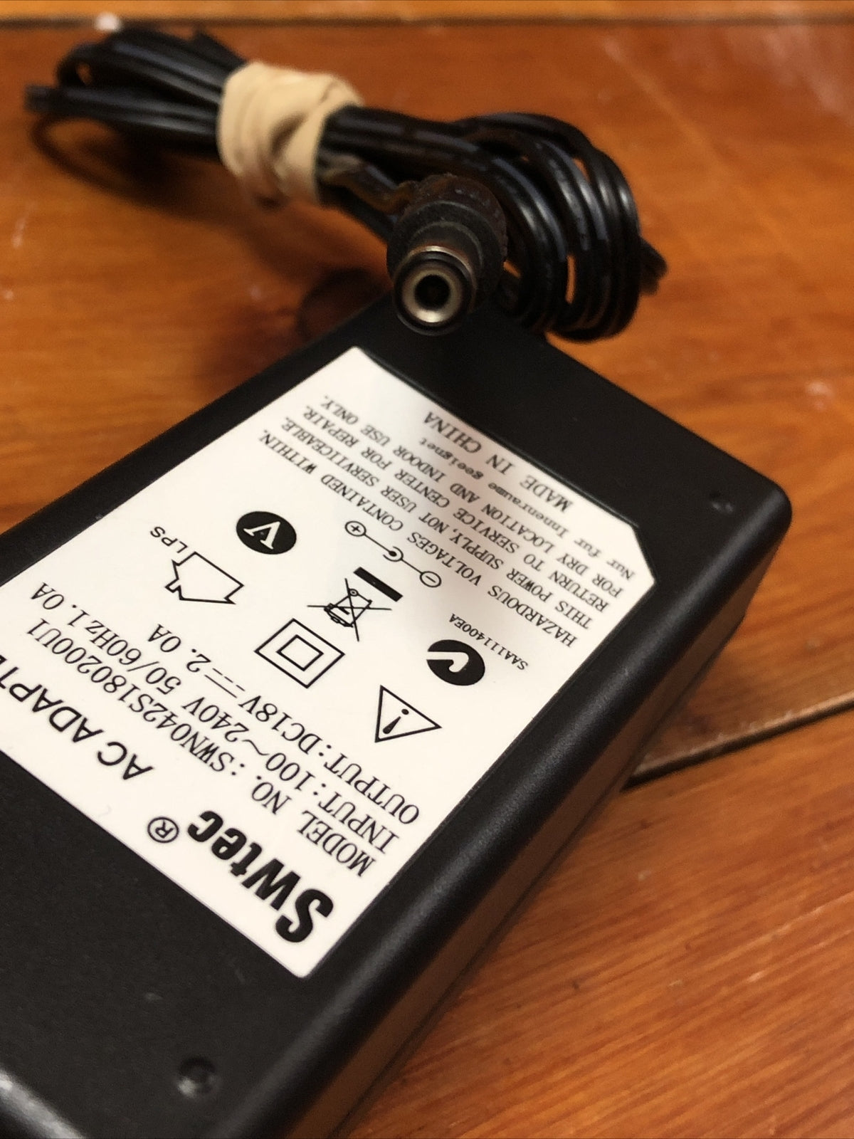 324 SWTEC SWN042S180200U1 Universal Power Adapter ONLY ONE ADAPTER