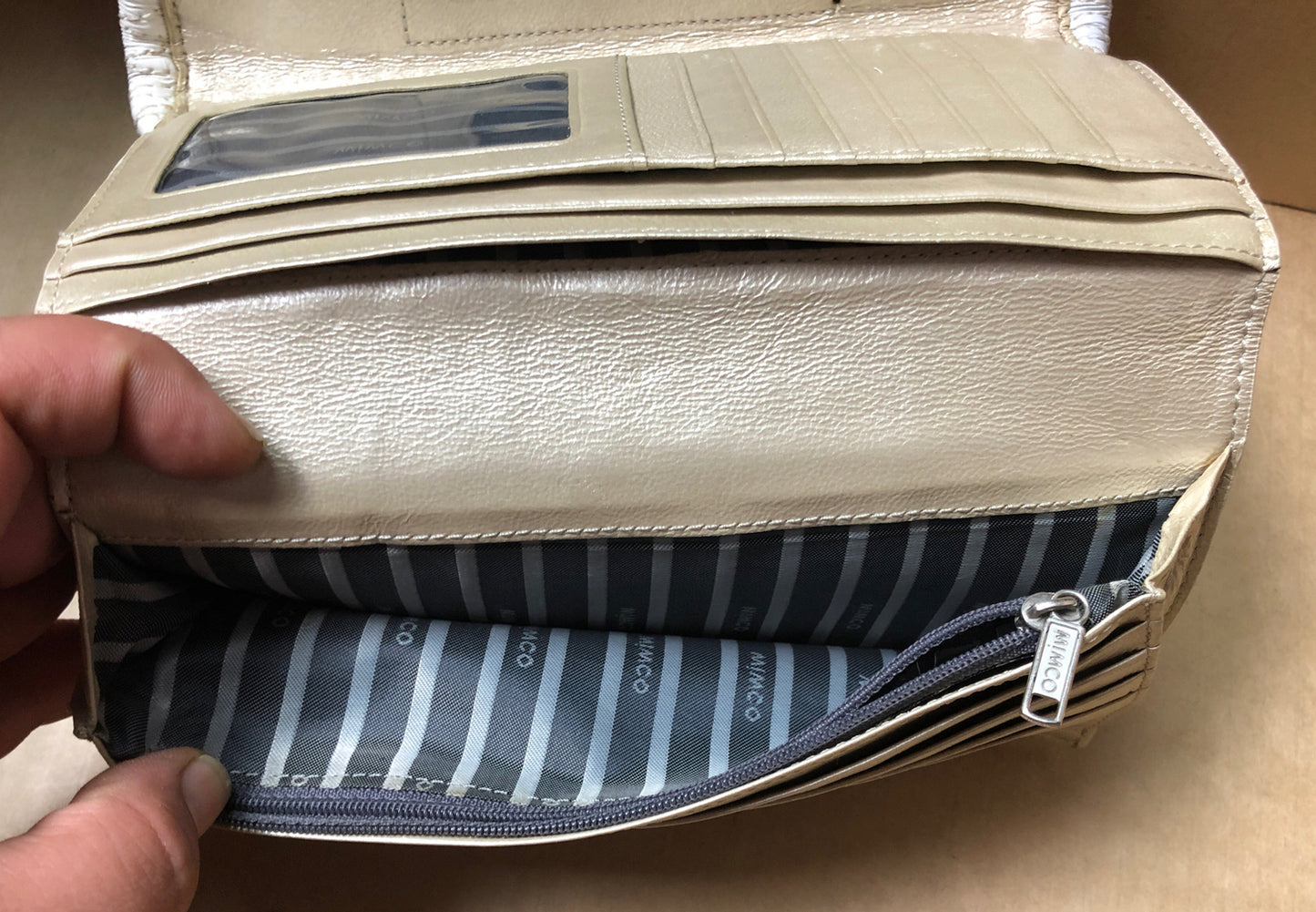 M637 Genuine Mimco White / Beige Wallet Purse In Good Condition + Free Post
