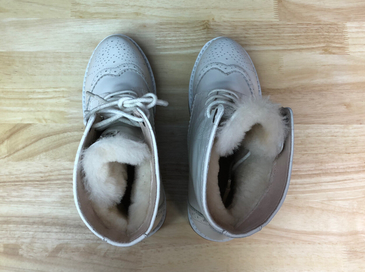 AXA UGG Boots Sheepskin Wool Insole Lace Up White Leather Sizing 4 Mens 6 Womens