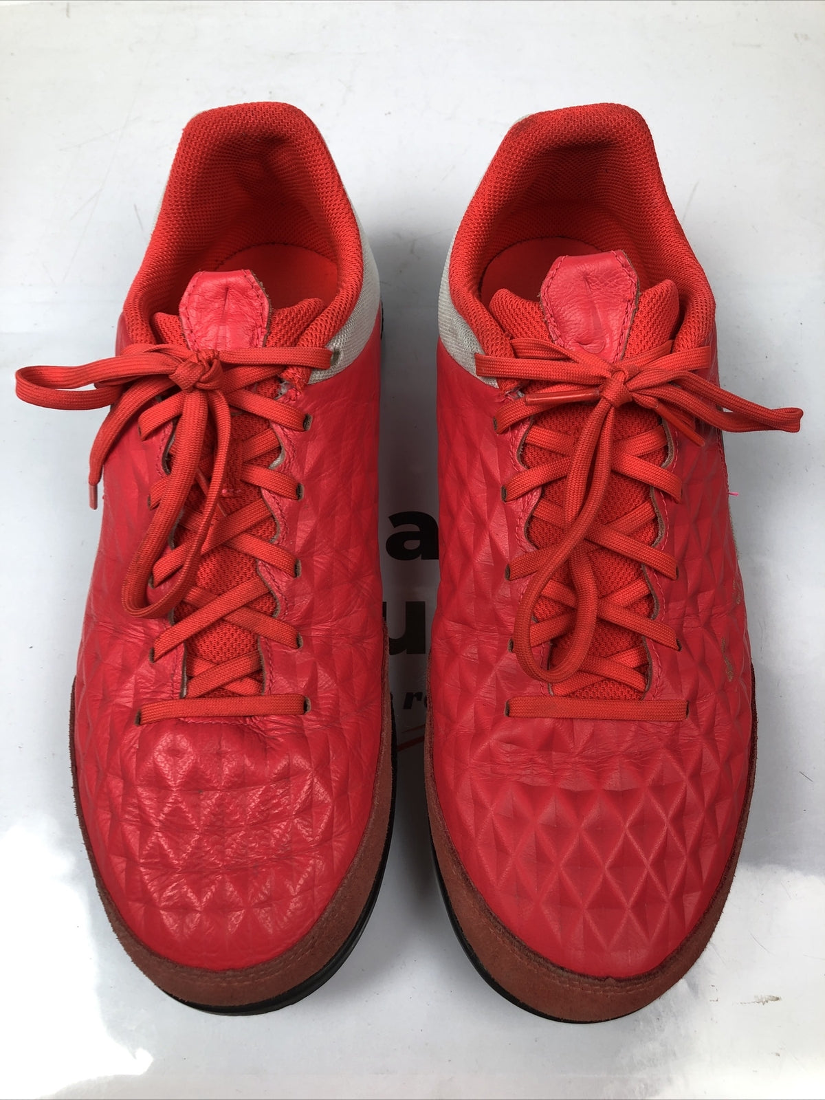 F299 Men's NIKE Tiempo Red Size 10.5 US Shoes In Good Condition