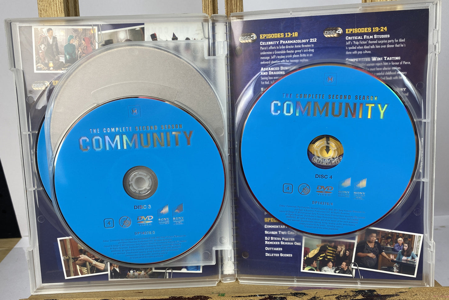 C571 Community Season Two 4 Disc DVD Set In Good Condition