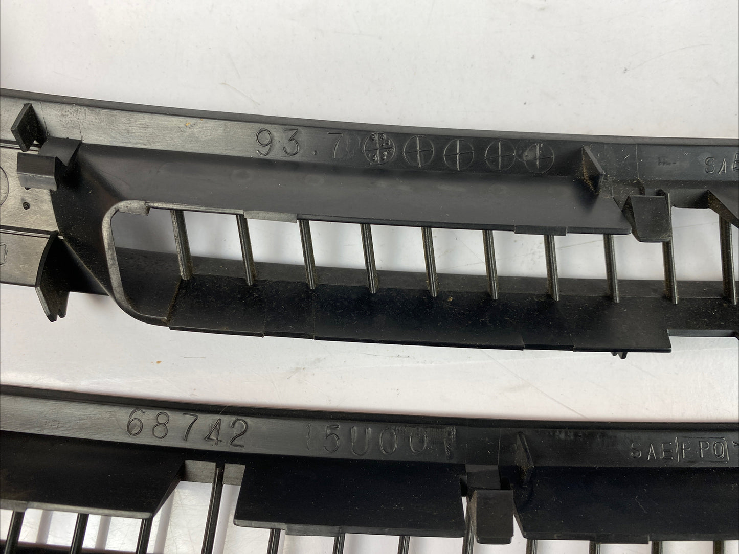 Nissan 1994 Series 1 Front Air Vent In Good Condition