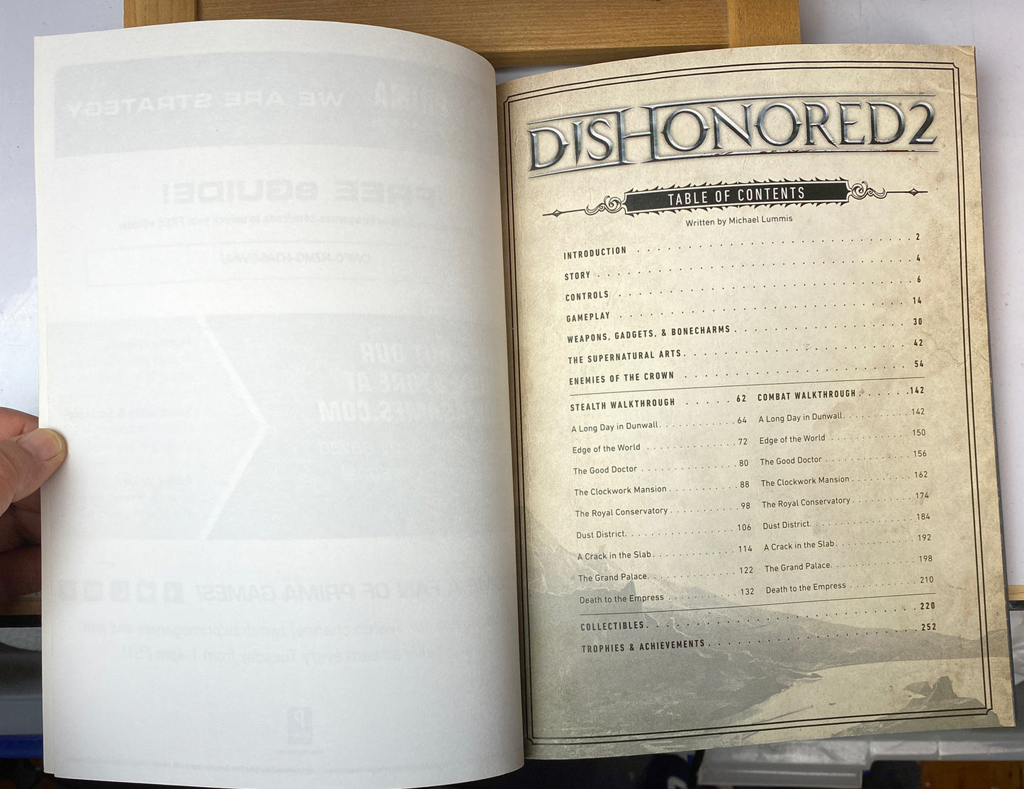 2082 Dishonored 2 Beginner's Game Guide Book In Ok Condition