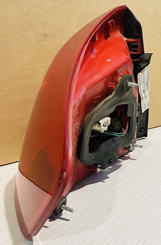 4052 Nissan Skyline V35 REAR RIGHT HAND Tail Light INFINITI G35 SEDAN 05 06