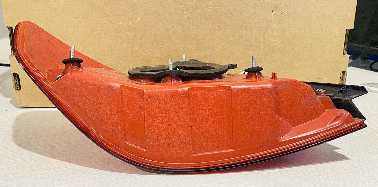 4064 Nissan Skyline V35 REAR RIGHT HAND Tail Light INFINITI G35 SEDAN 05 06