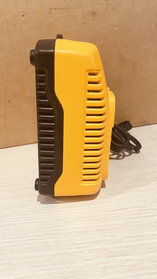 Dewalt Charger 7.2v-18v DC9310 110V AC American Plug In Good Condition 3475