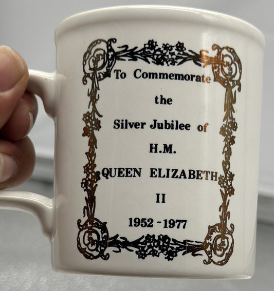 1977 Cobalt White MUG To Commemorate the Silver Jubilee' Queen Coronation 5479