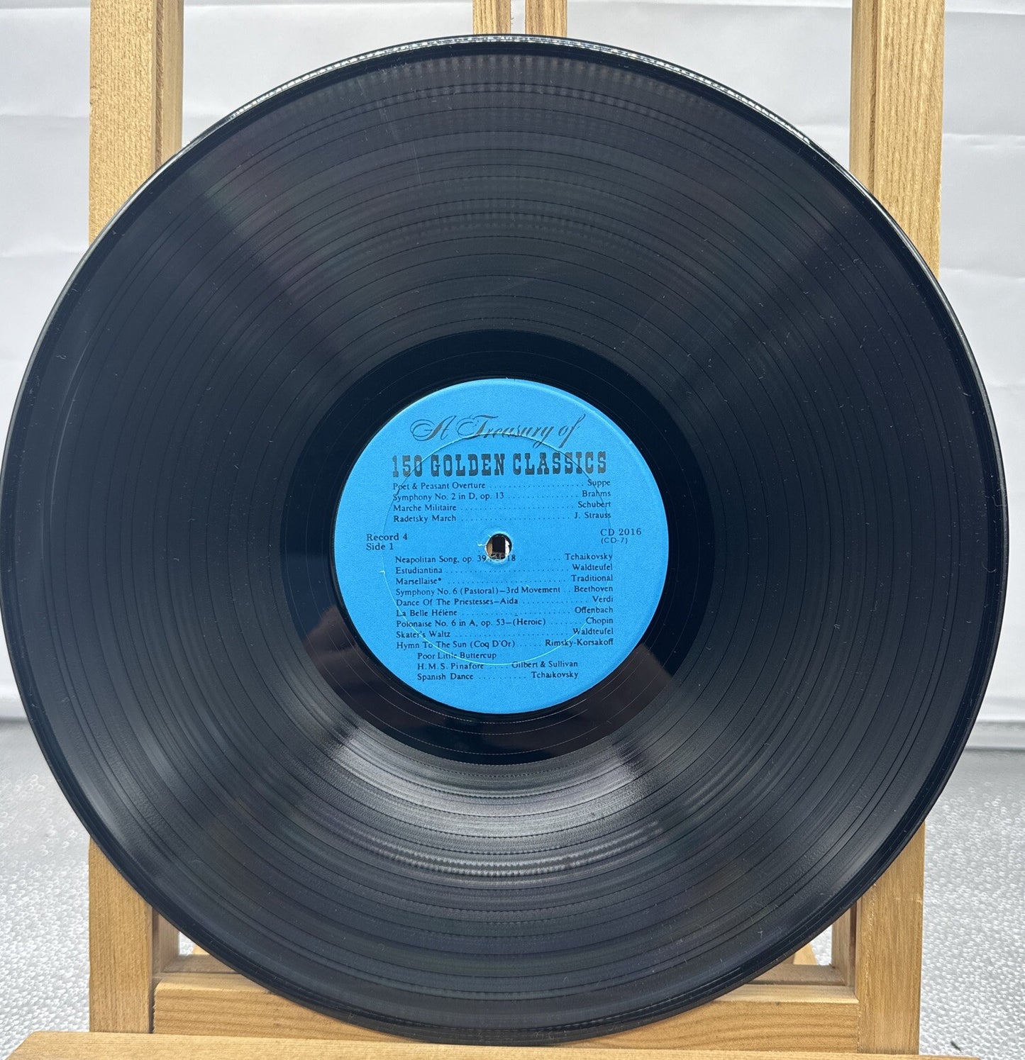 A Treasury Of 150 Golden Classics 5 Record Set - Record In OK Condition 4409