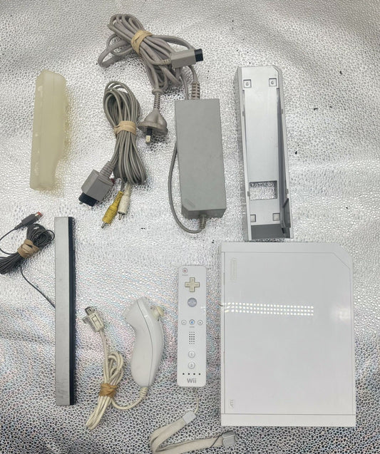 Nintendo Wii Console Model RVL-001 PAL + Controller + Cables 5357