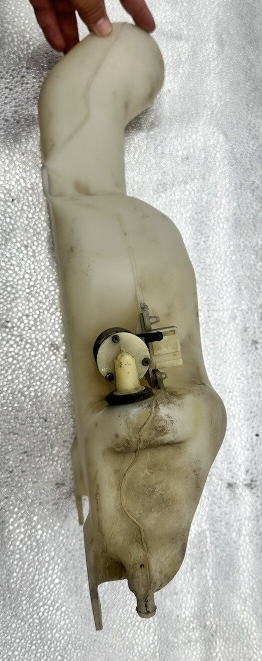 GENUINE NISSAN R31 SKYLINE FRONT WINDSCREEN WASHER BOTTLE/RESERVOIR/PUMP 6030