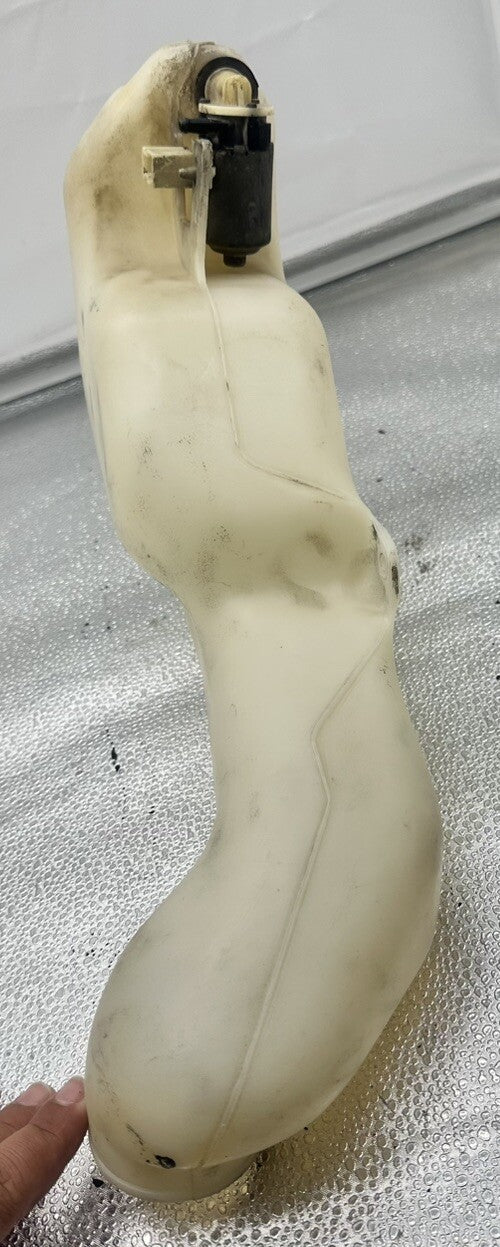 GENUINE NISSAN R31 SKYLINE FRONT WINDSCREEN WASHER BOTTLE/RESERVOIR/PUMP 6030