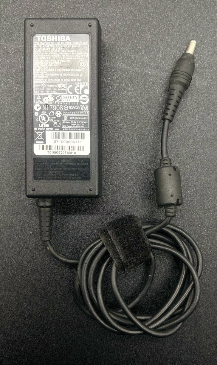 Toshiba AC Adaptor - Model: PA3714E-1AC3 - 19V - 65W -Black In GC 5505/6609