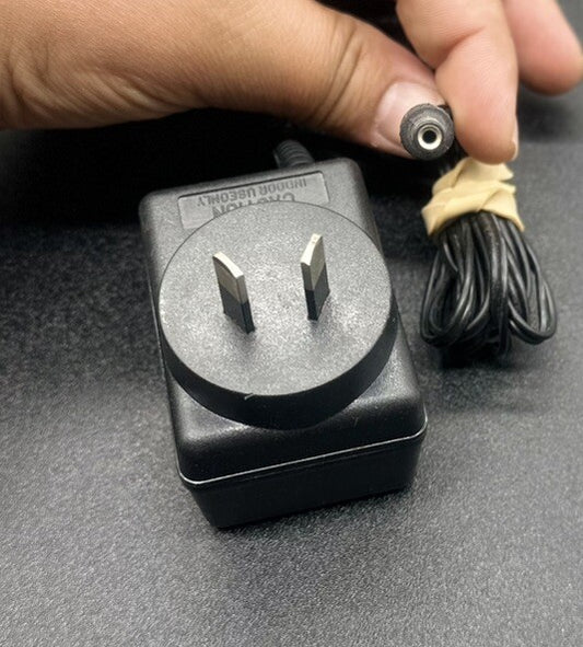 Yuyao Simen Town Wanji AC ADAPTOR WJA-Y35060300D OUTPUT 6V 300mA In GC 5342