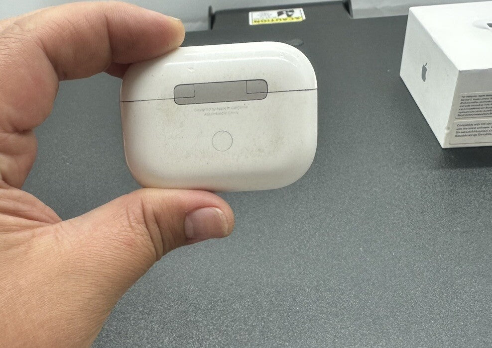 MWP22ZA/A Airpods PRO WITH WIRELESS CHARGING CASE SOLD AS PARTS
