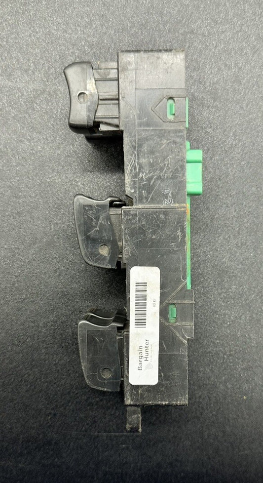 Nissan Skyline R34 4 Door Power Window Switch RHS UNTESTED 8212