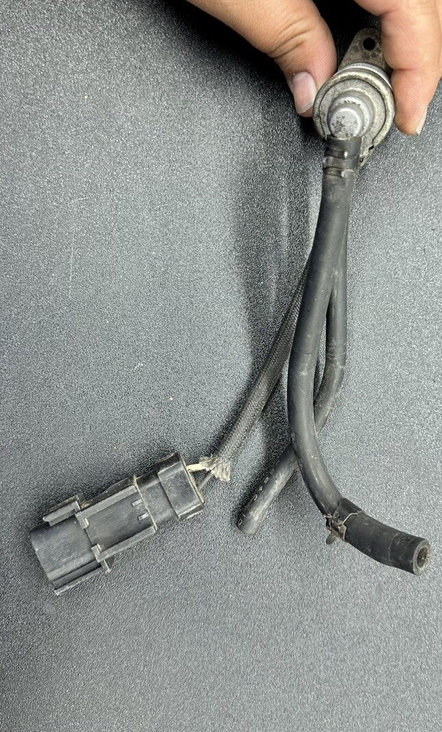 Nissan Boost Control Solenoid Valve GV 126-124 9824 UNTESTED 8278
