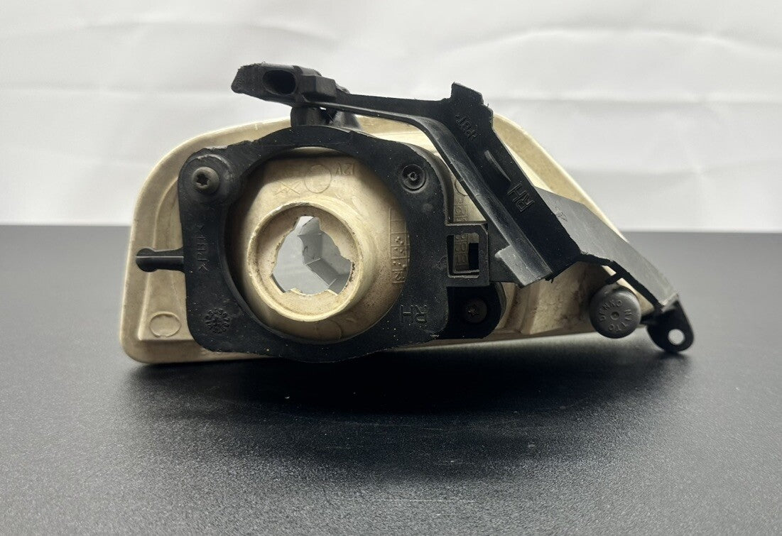 Mk1 Ford Focus Right Side Front Fog Light Drivers NO Globe OR Wiring 8217