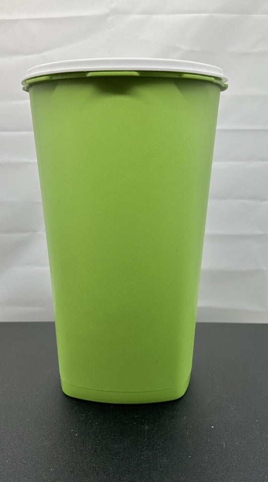 Vintage Tupperware LIME GREEN Containers Starburst Press 26.5 cm by 15.5 cm 8586