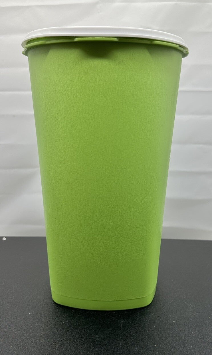 Vintage Tupperware LIME GREEN Containers Starburst Press 26.5 cm by 15.5 cm 8586