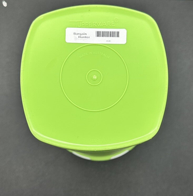 Vintage Tupperware LIME GREEN Containers Starburst Press 26.5 cm by 15.5 cm 8586
