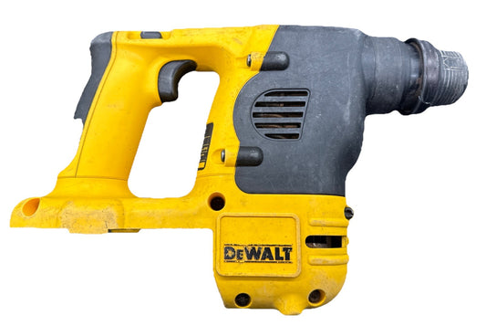 Dewalt Rotary Hammer Drill 18V Model DC212-XE In Good Condition 8869