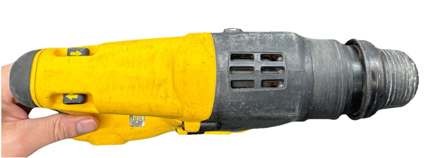 Dewalt Rotary Hammer Drill 18V Model DC212-XE In Good Condition 8869