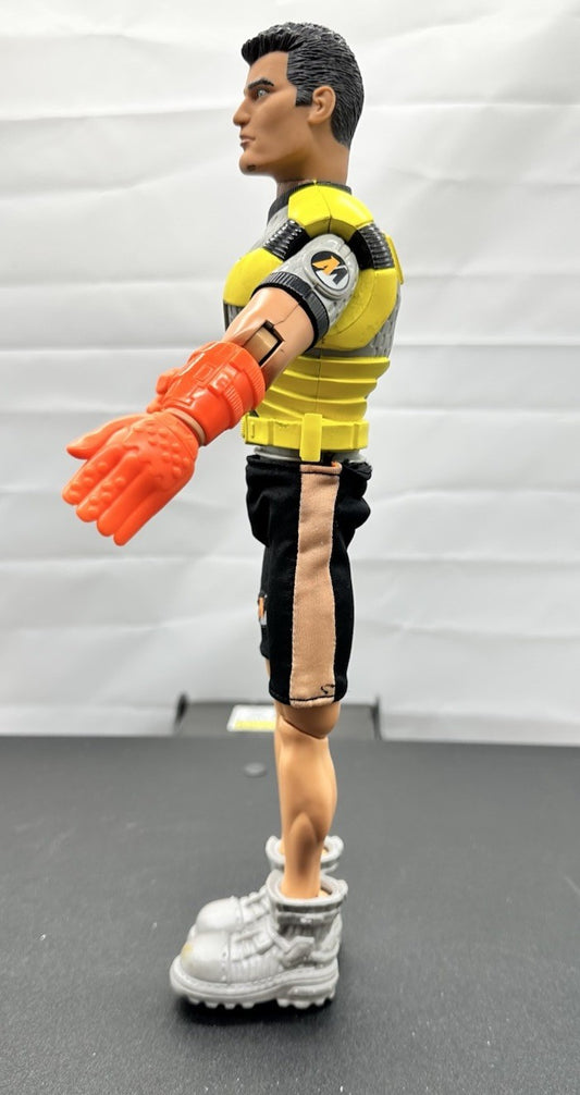 Vintage Action Man Hasbro 2000 Disc Extreme Frisbee 30cm Figure In GC 9087