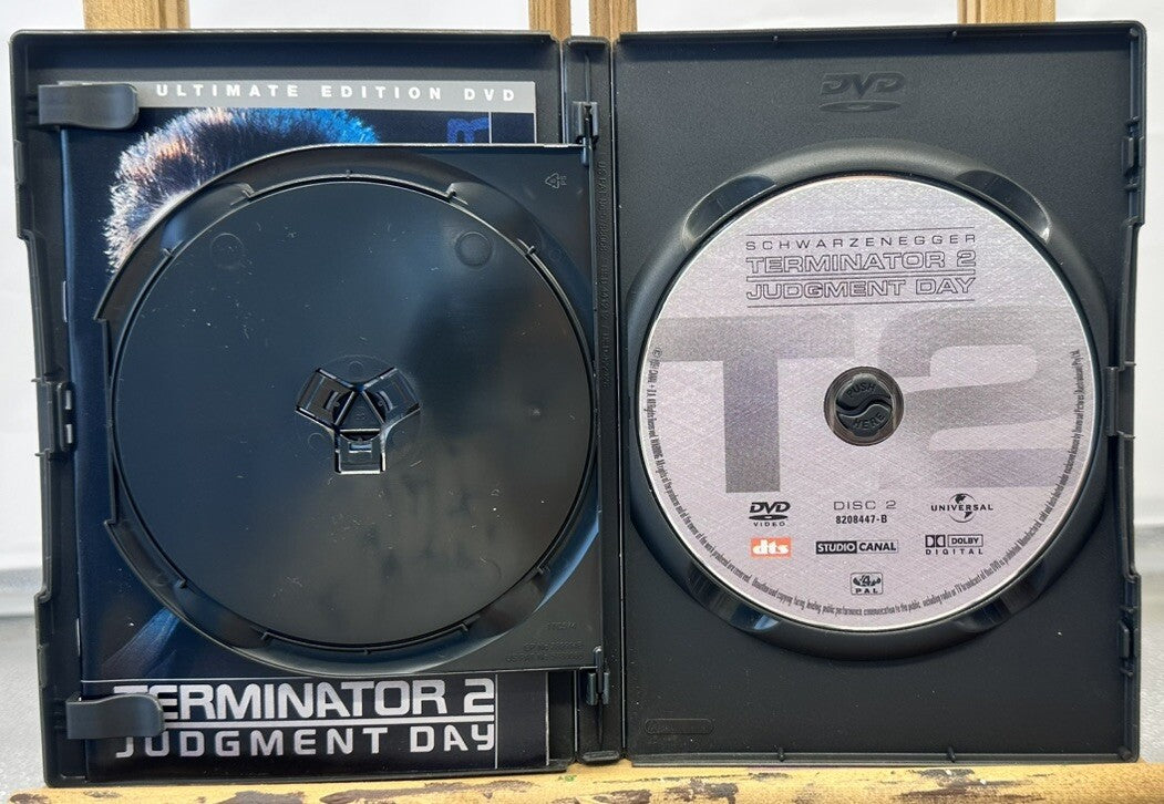 Terminator 2 Judgment Day Schwarzenegger DVD Two Disc In Good Condition