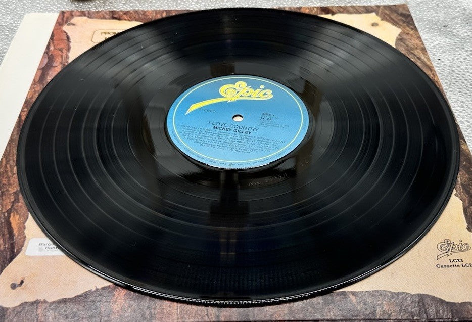 Mickey Gilley - I Love Country Record In Good Condition 7694