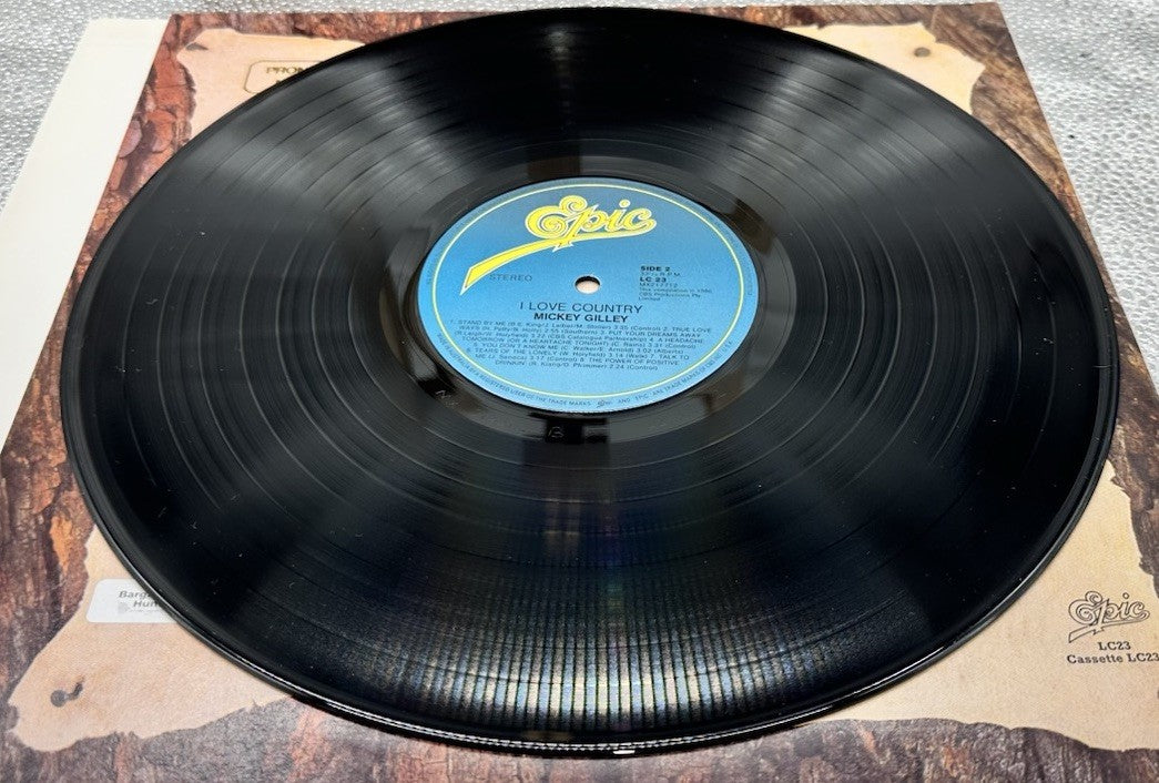 Mickey Gilley - I Love Country Record In Good Condition 7694