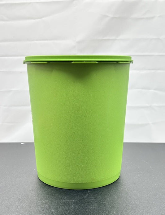 Vintage Tupperware LIME GREEN Containers Starburst Press 21.5 cm by 17 cm 8584