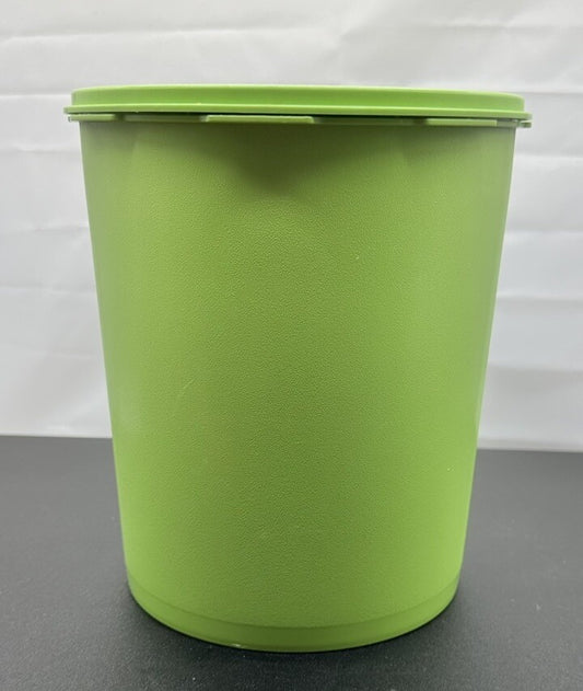 Vintage Tupperware LIME GREEN Containers Starburst Press 21.5 cm by 17 cm 8587