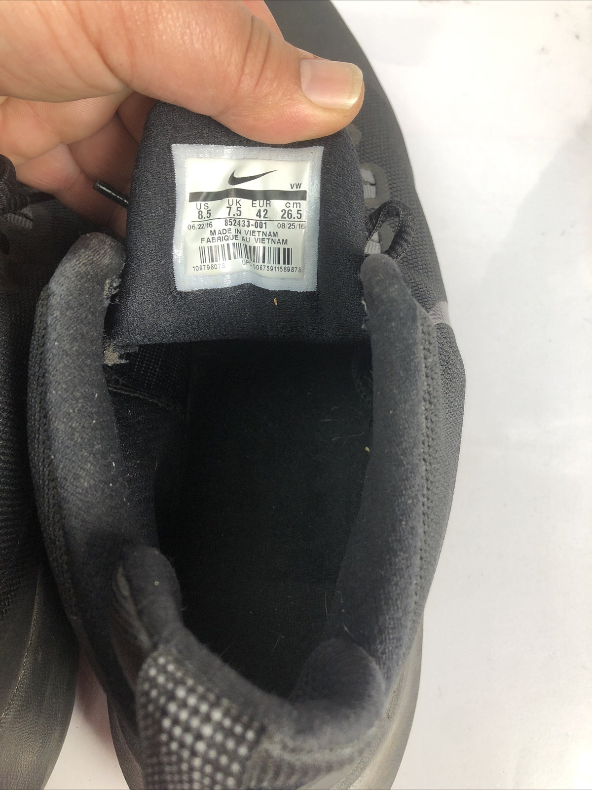 F52 Nike Air Versitile Sneakers Shoes In Black US8.5 UK7.5 In Good Condition