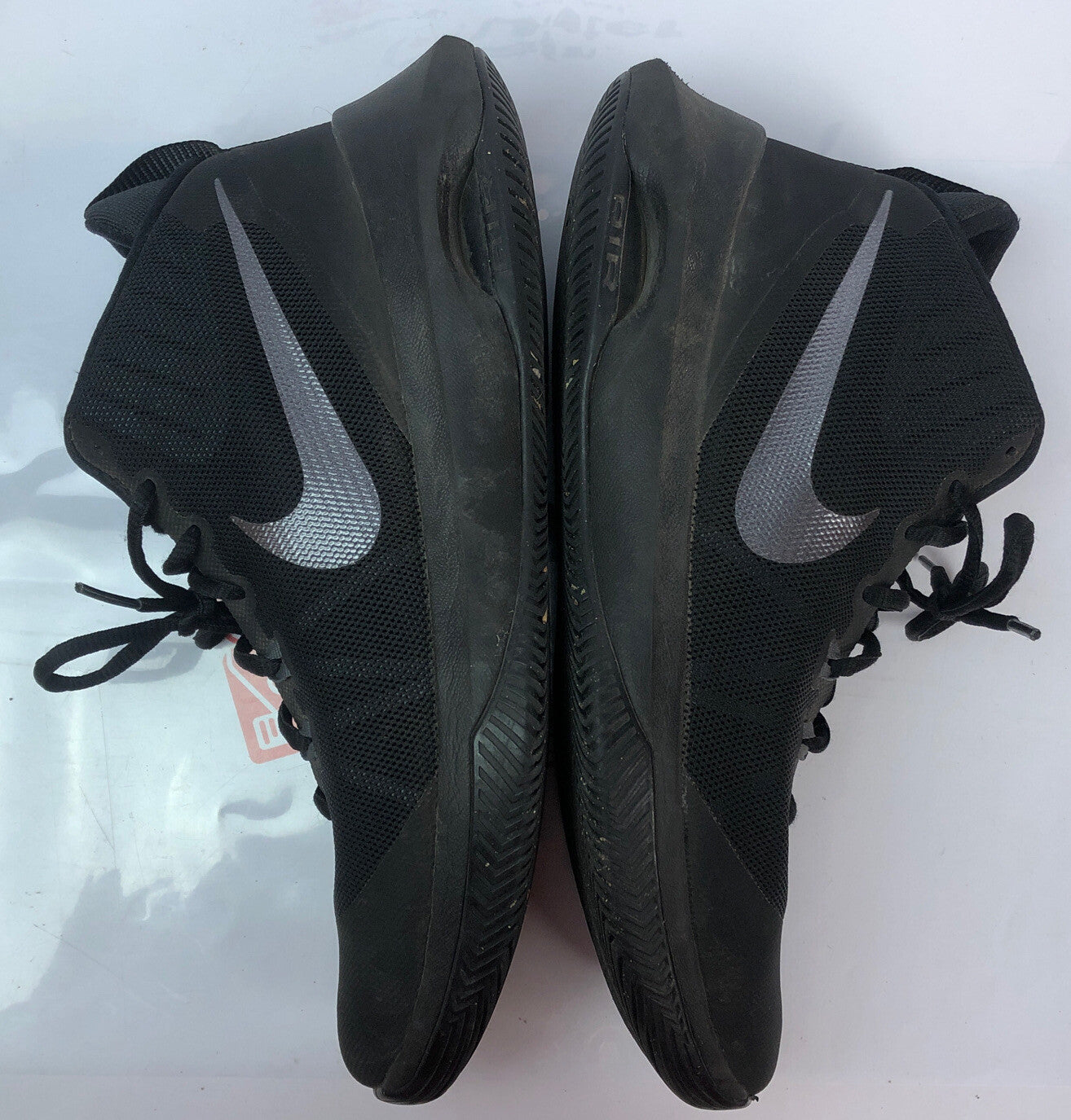 F52 Nike Air Versitile Sneakers Shoes In Black US8.5 UK7.5 In Good Condition
