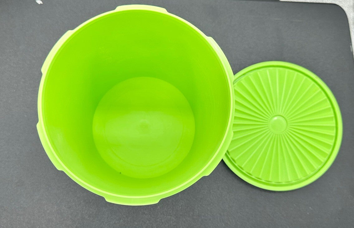 Vintage Tupperware LIME GREEN Containers Starburst Press 19.5 cm by 15 cm 8588