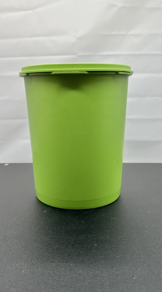 Vintage Tupperware LIME GREEN Containers Starburst Press 17.5 cm by 13 cm 8582