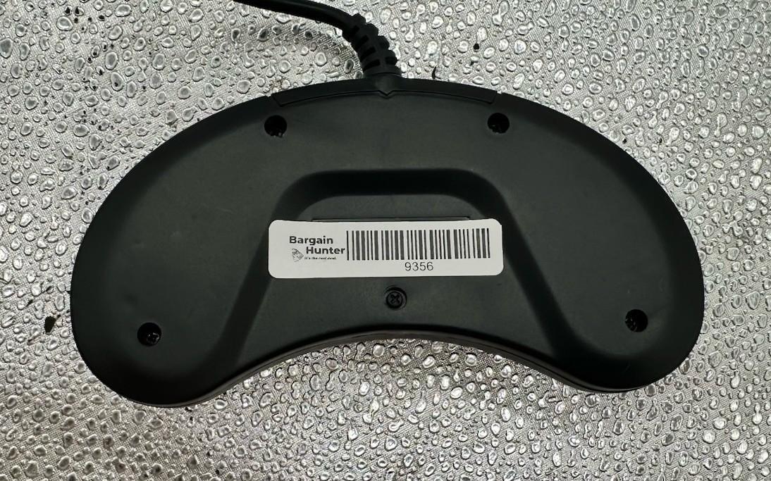 Unbranded 9 Pin Sega controller Controller In Good Condition