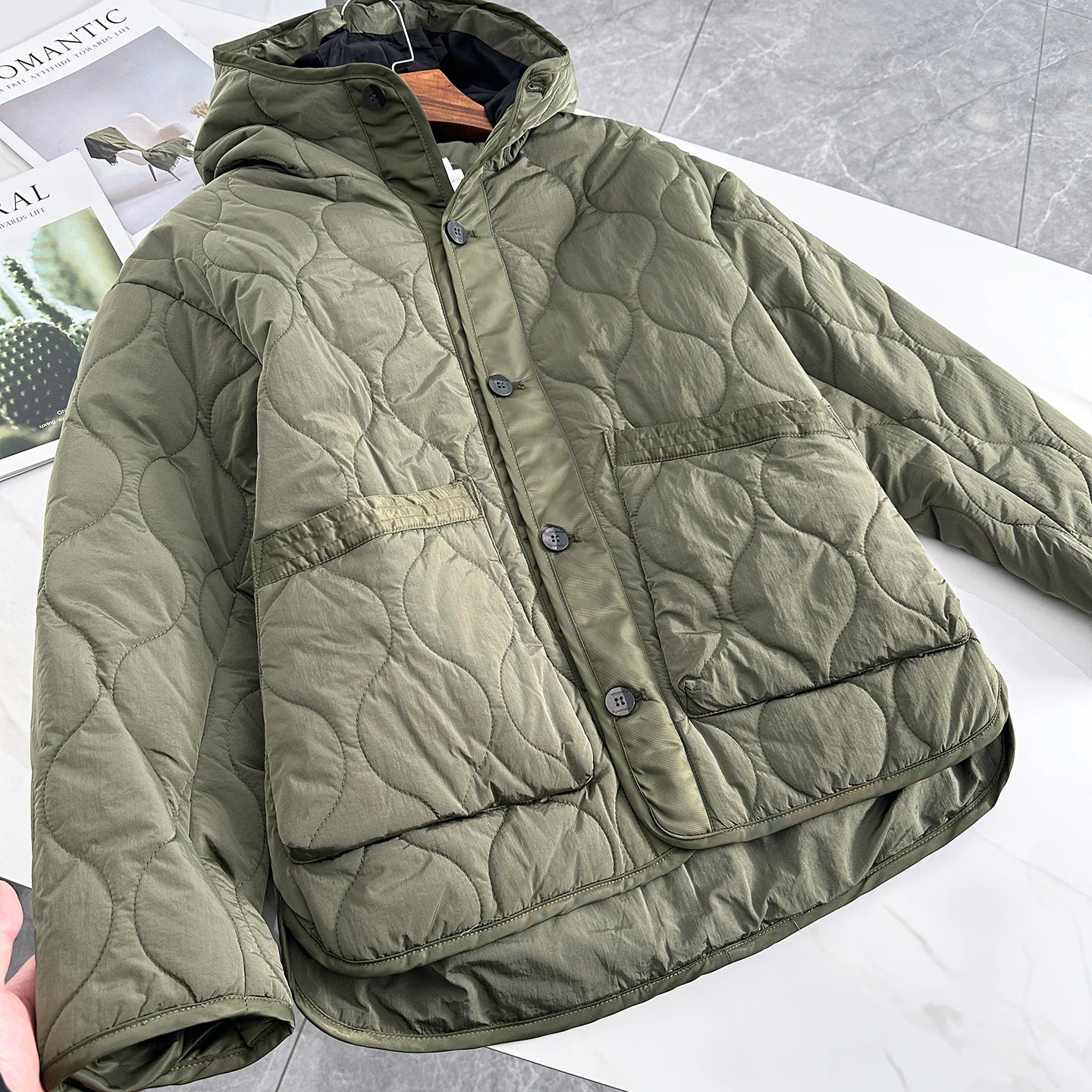 Outdoor Fashionable Cotton Jacket with Hood Large Pockets for Men And Women Warm Water-Resistant Casual Style Long Sleeve Coat