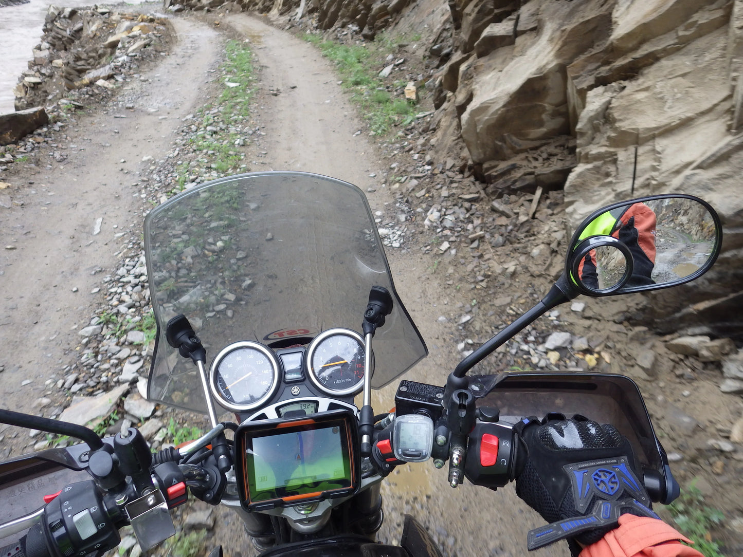 Motorcycle GPS Navigation Car GPS Waterproof IPX67 Dustproof shockproof Bluetooth FM AVIN Built in 8GB free iGo Map