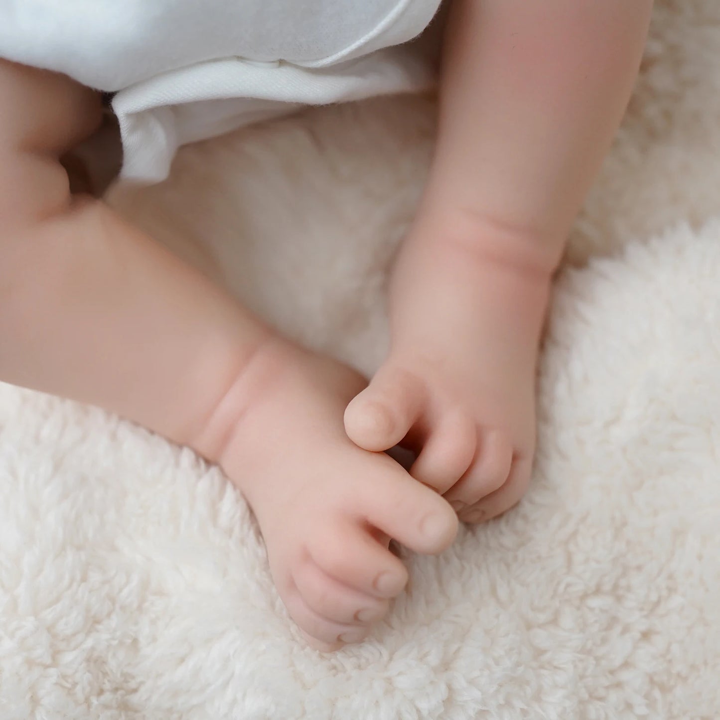 17" Full Silicone Reborn Baby Doll-Soft,Realistic Newborn, Full Body Silicone Not Vinyl Perfect Gift for Collectors Parents