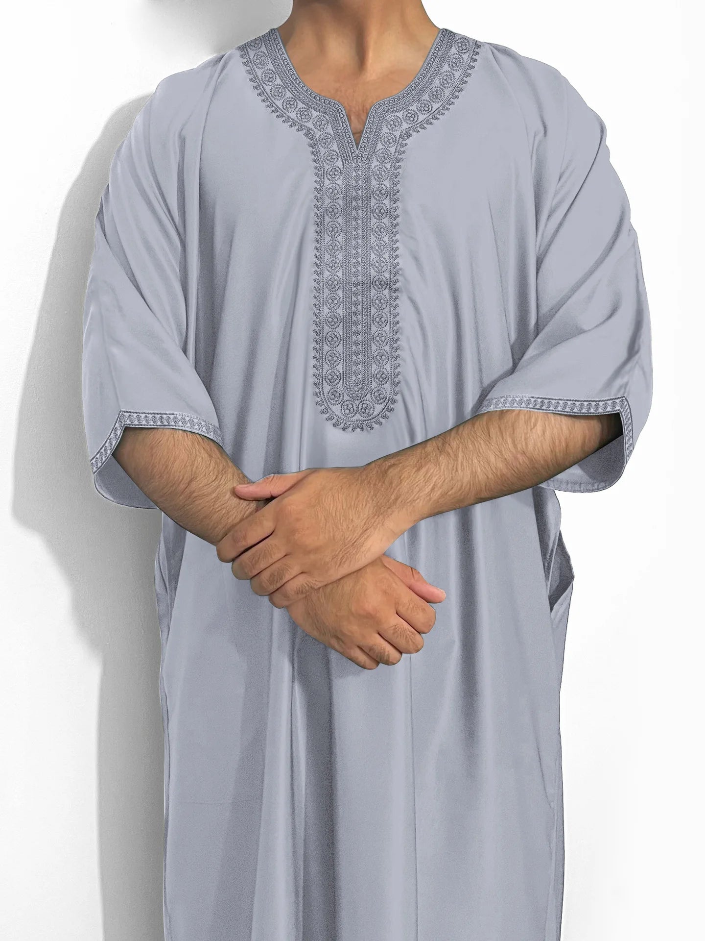 2026 Men's Moroccan Embroidered V-neck Robe Muslim Fashion Abayas with Side Pockets Arab Islamic Clothing Robe Eid Ramadan Dress