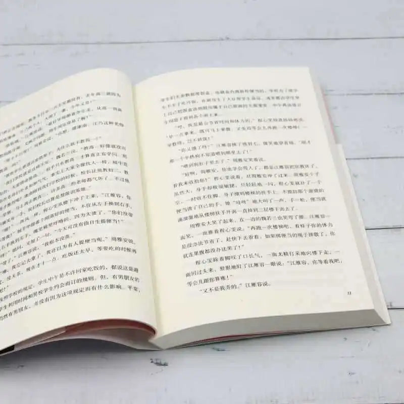 Outside The Window, There Is A Collection of Classic Novels By Qiong Yao, A Master of Pure Love Novels