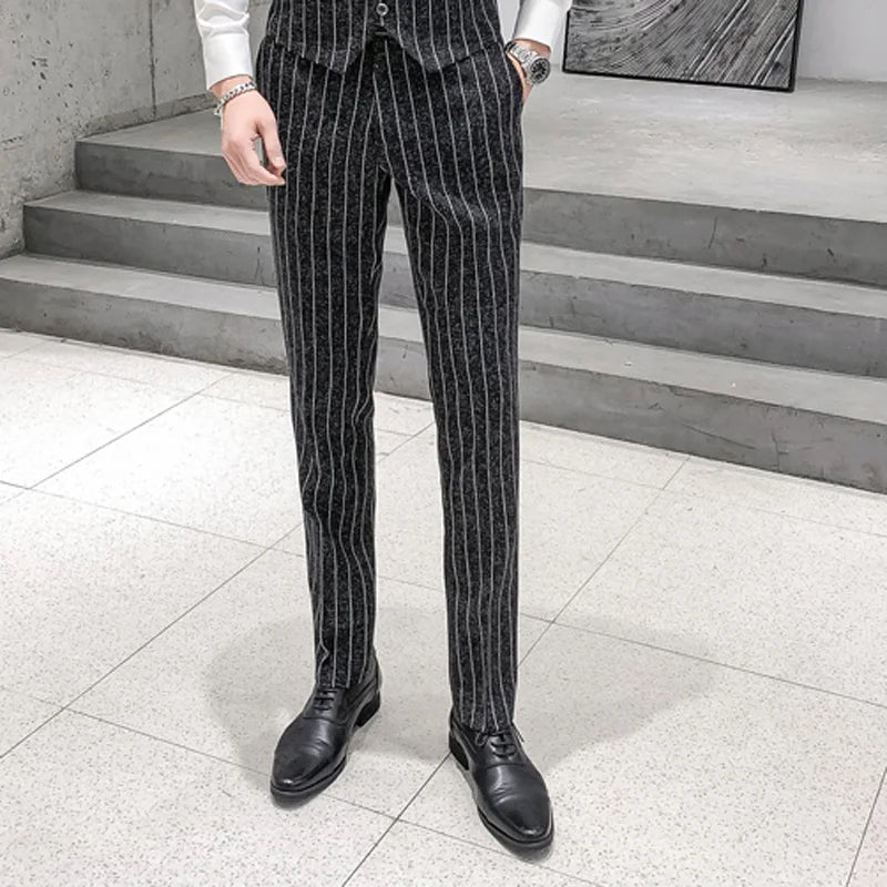 High-quality, fashionable, stylish, versatile and trendy business men's slim-fitting, no-iron vertical striped trousers and skin