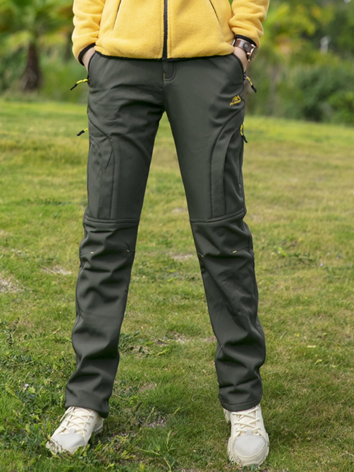 Women's Winter Casual Outdoor Fleece-Lined Pants with Belt, Windproof, Wear-Resistant, Water-Repellent, Multi-Pocket, Suitable for Daily Work and Outdoor Activities