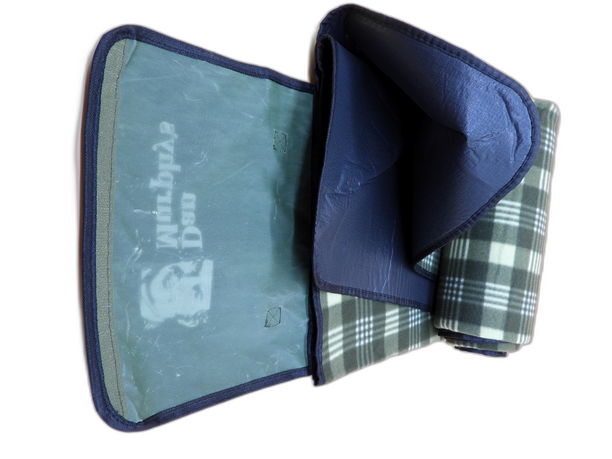 Dan Murphy's Foldable Plaid Picnic Blanket