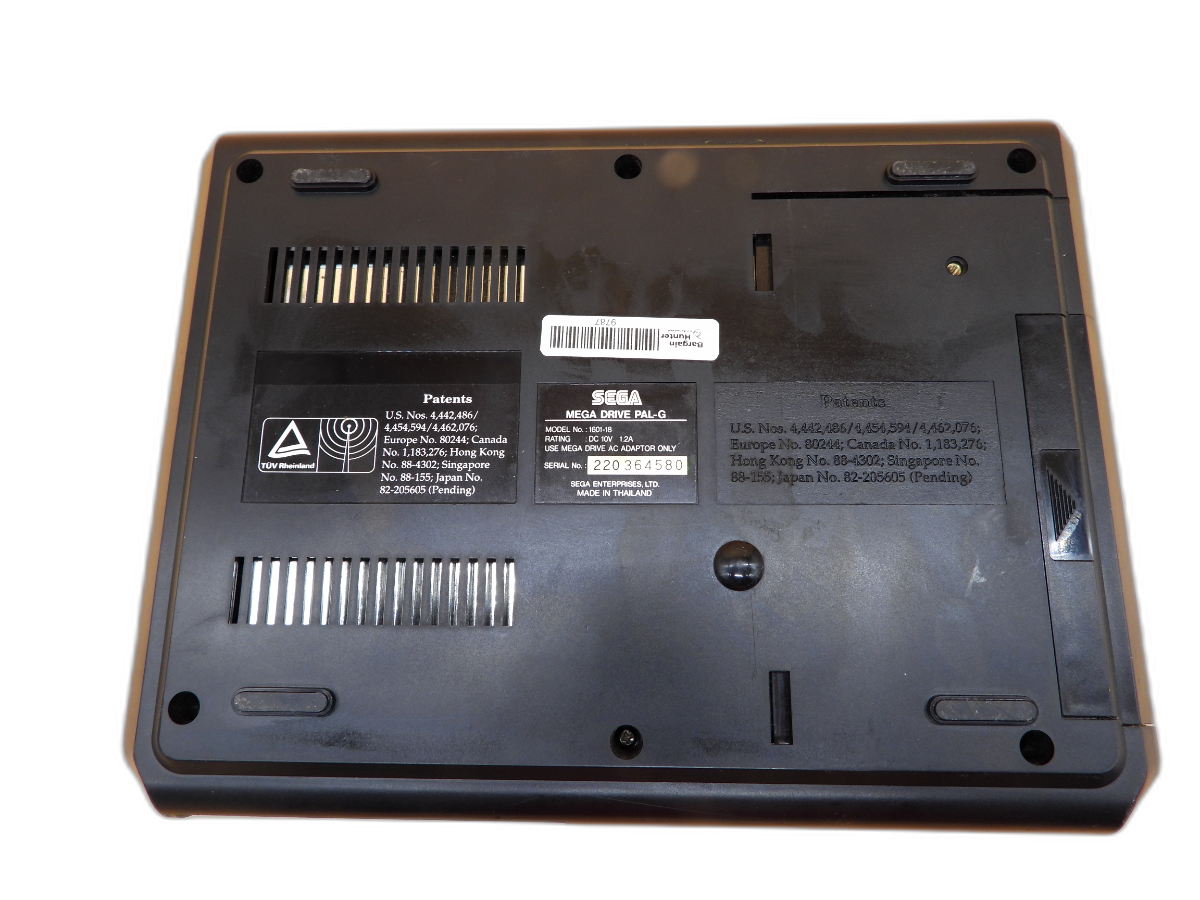 Sega Mega Drive 16 Bit Console Pal PARTS ONLY DISPLAY NOT WORKING 