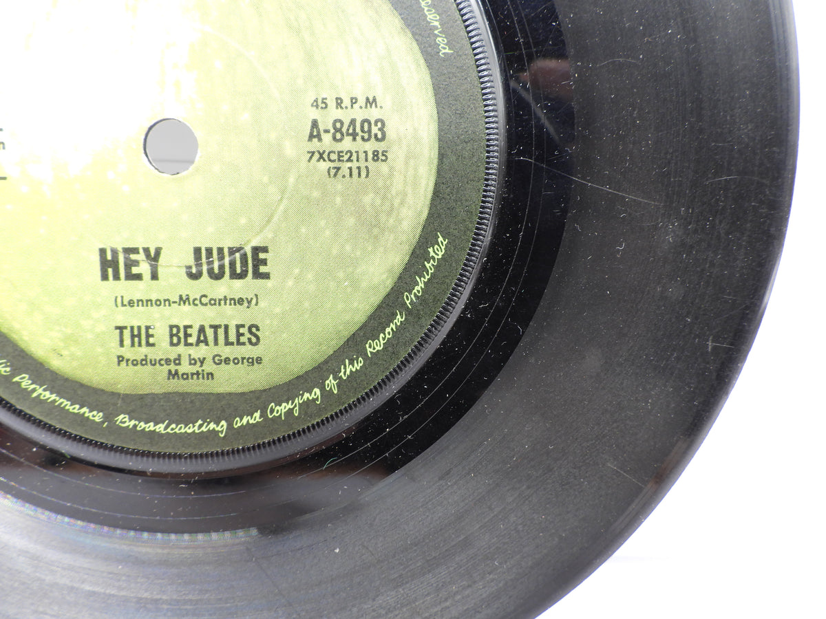 The Beatles Hey Jude / Revolution 7" Vinyl Single a 8493 Apple Records