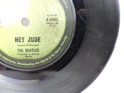 The Beatles Hey Jude / Revolution 7" Vinyl Single a 8493 Apple Records