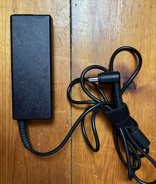 301 HP HEWLETT PACKARD AC ADAPTER MODEL PP012L-E 19V 4,74A