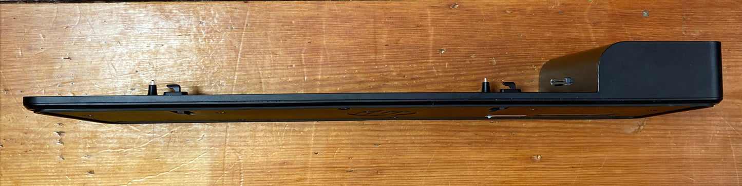 262 HP 2013 UltraSlim Docking Station HSTNN-1X10 D9Y32AA#ABG BROKEN SIDE